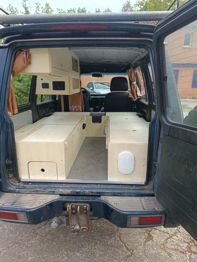 Aménagement 4X4 Hyundai Galloper | Mobilier sur mesure